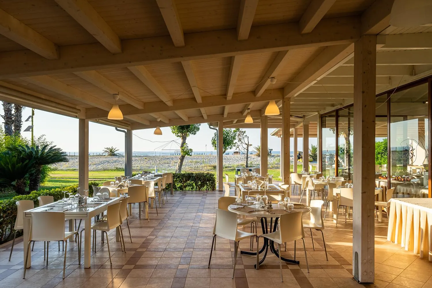 Le Dune Beach Club Mesyna