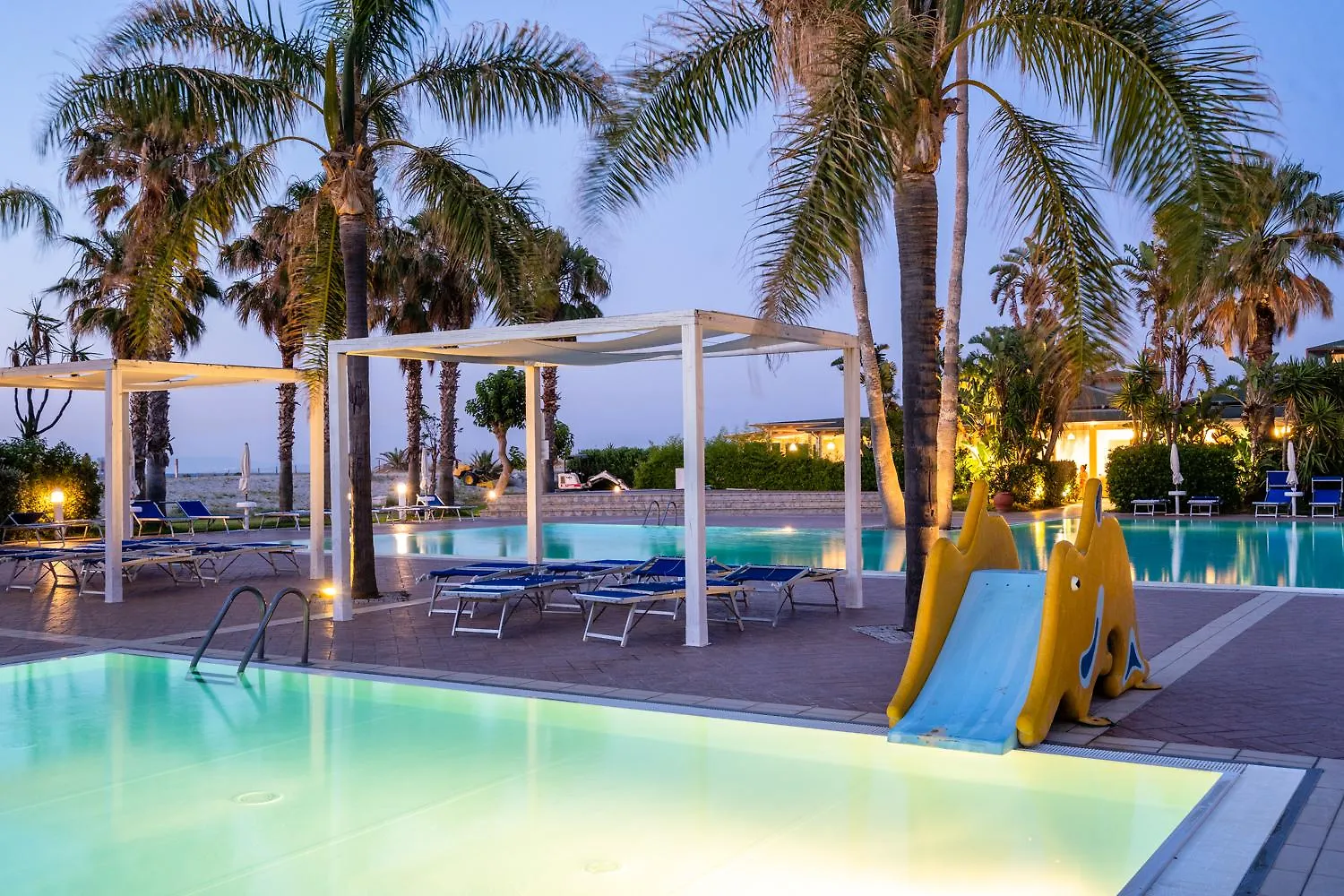 Le Dune Beach Club Messina 4*,