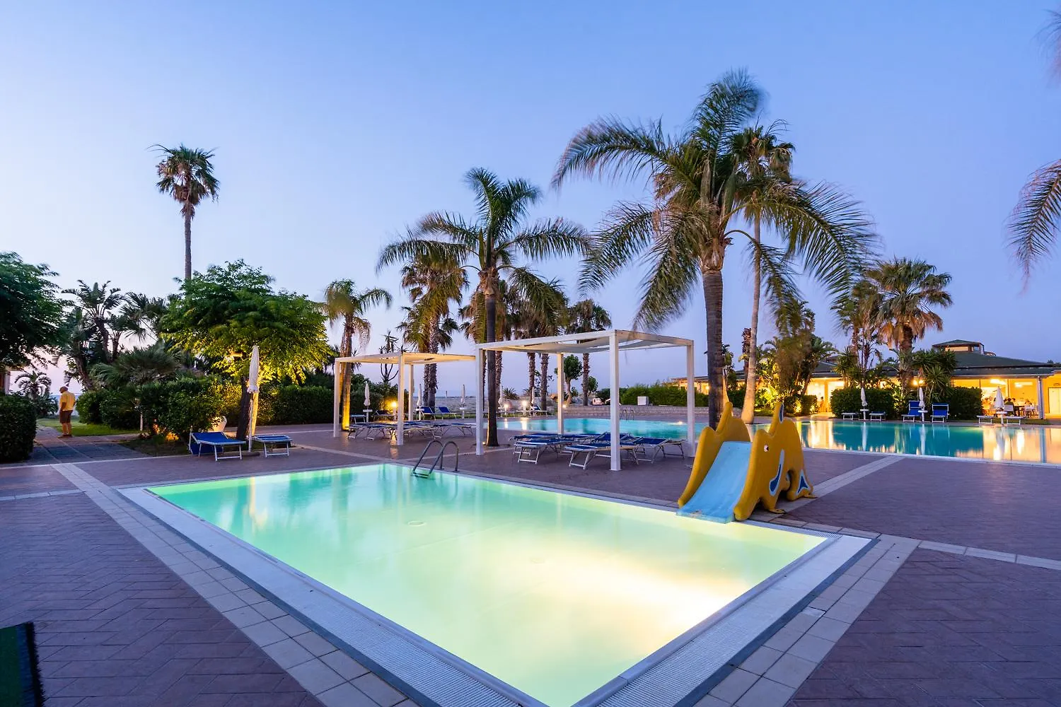 Le Dune Beach Club Mesyna