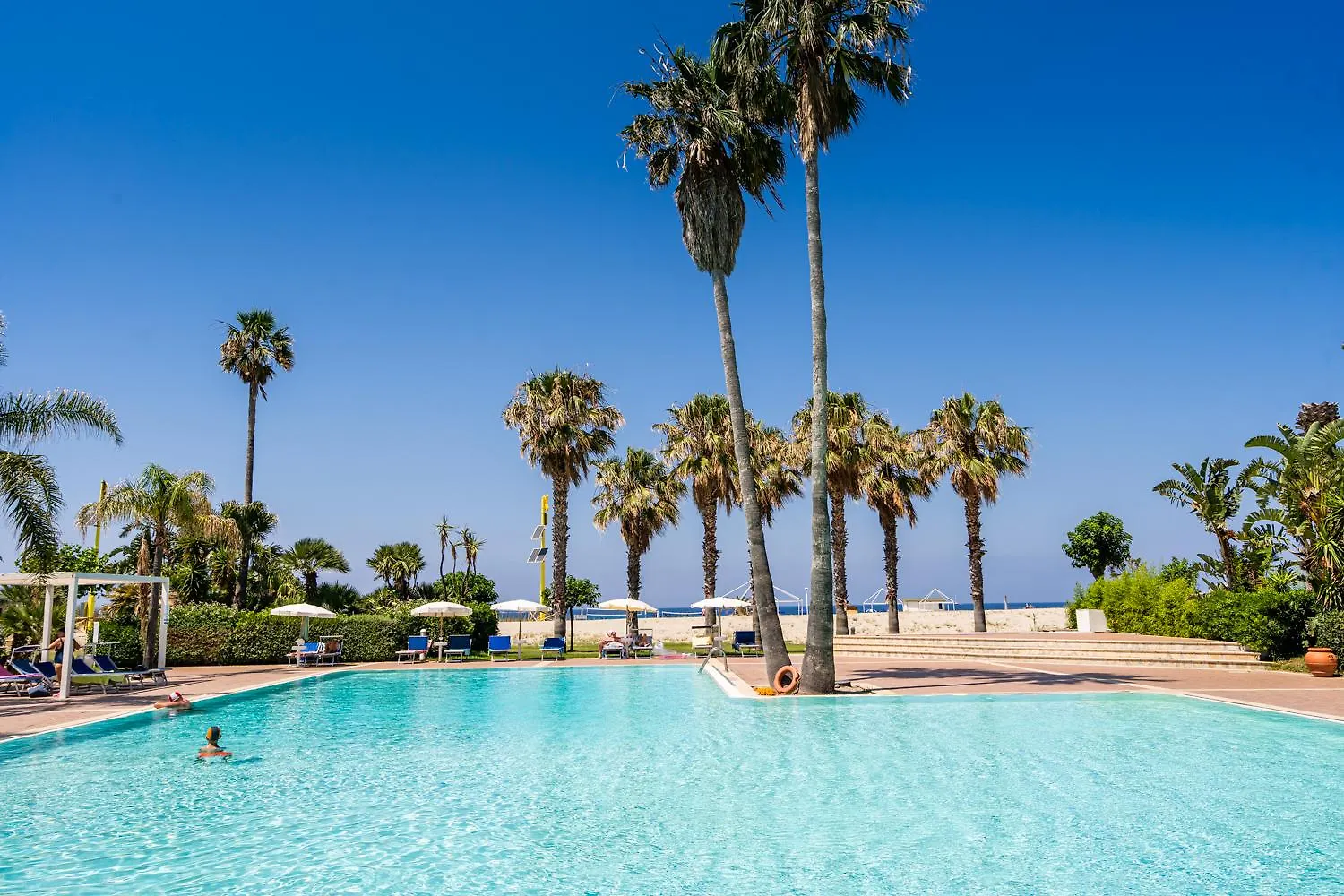 Le Dune Beach Club Mesyna 4*,