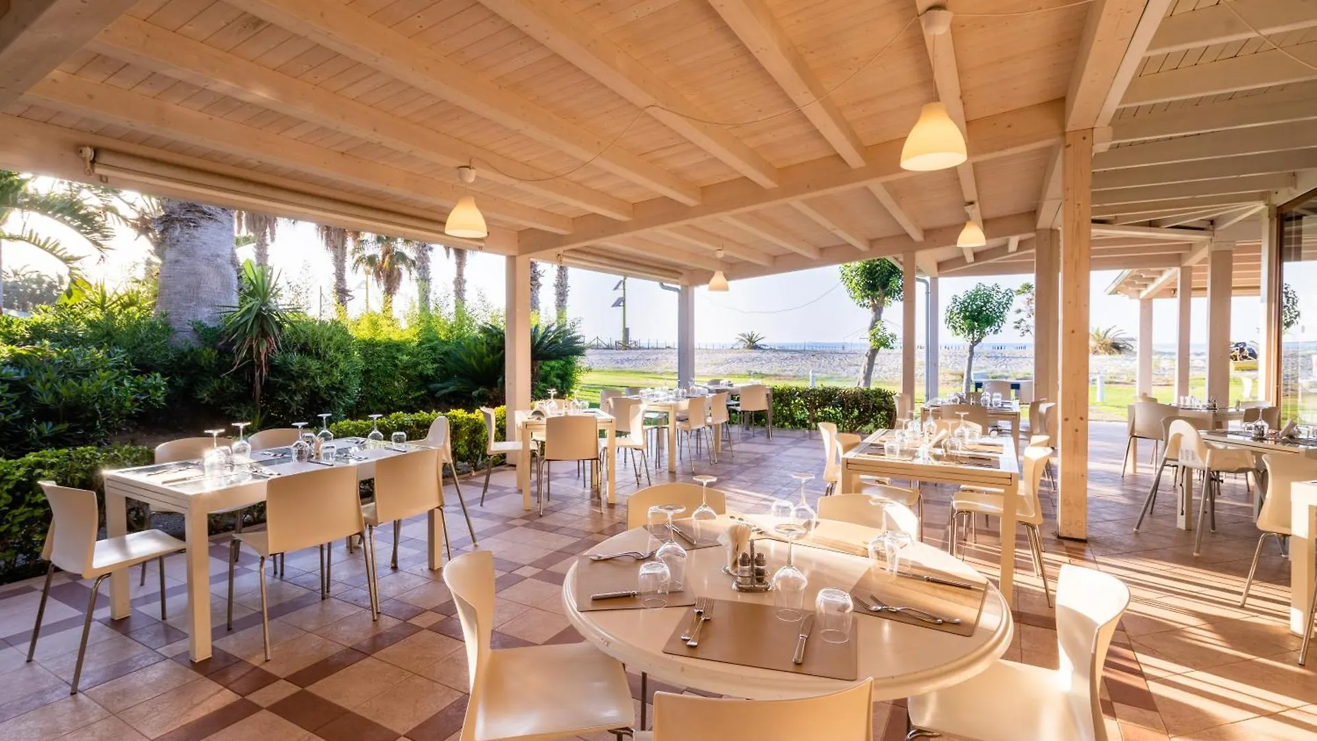 Le Dune Beach Club Mesyna