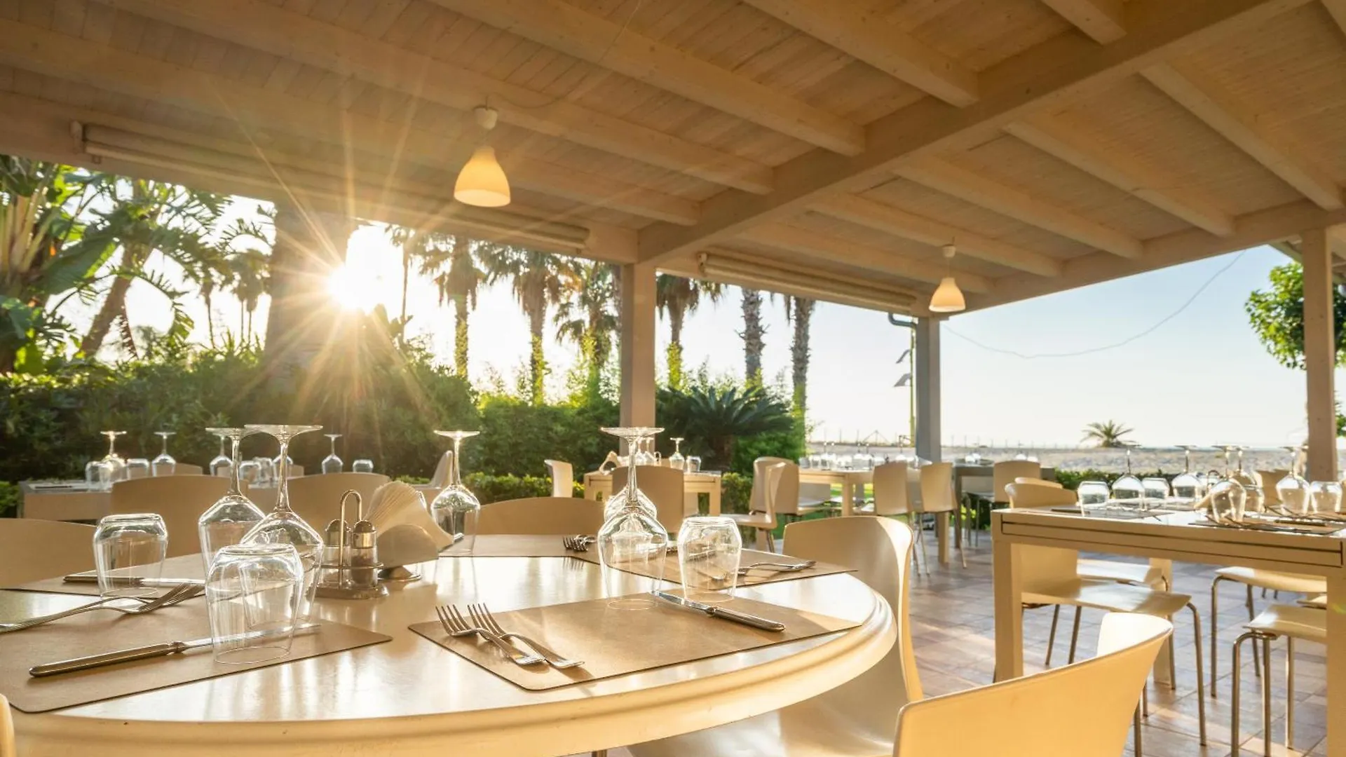 Le Dune Beach Club Mesyna 4*,  Włochy